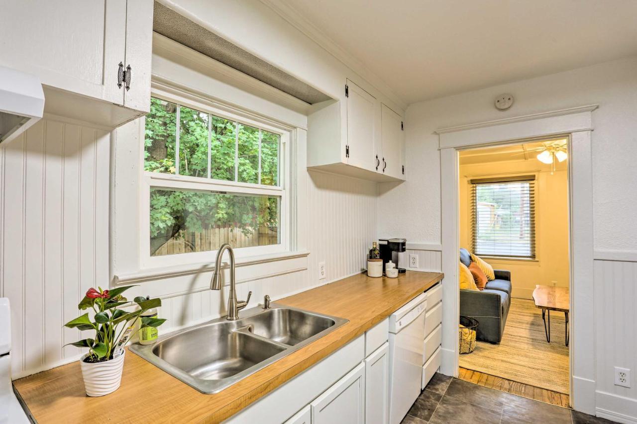 Pet-Friendly Baker City Escape With Private Yard! Екстер'єр фото
